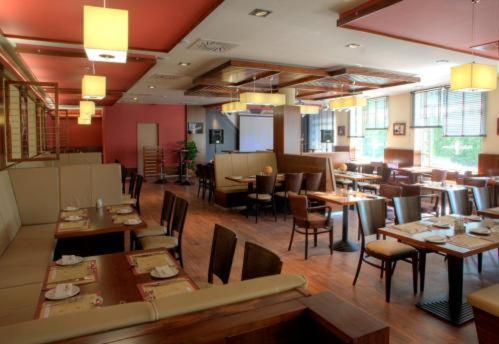 Hotel Famulus Γκιόρ Εξωτερικό φωτογραφία